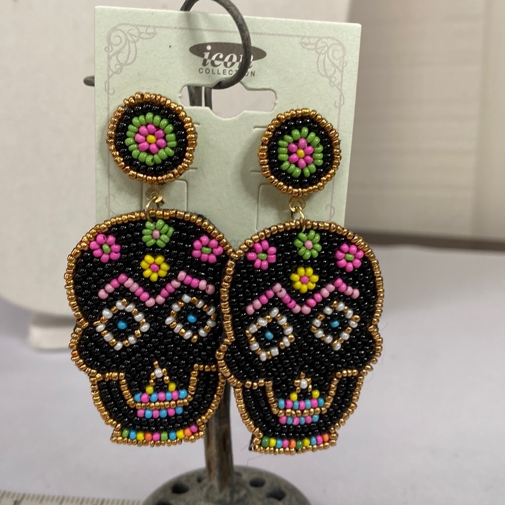 Adorable Sugar Skull fully beaded earrings - Picture 1 of 3